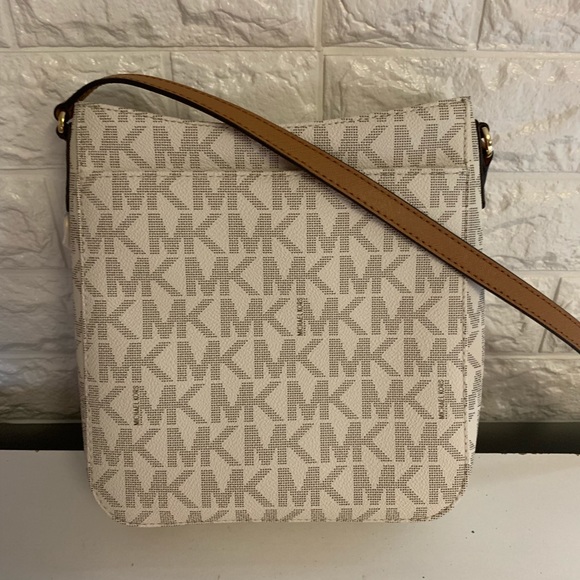 NWOT Michael Kors MK HAMILTON VANILLA CROSSBODY - Picture 4 of 8